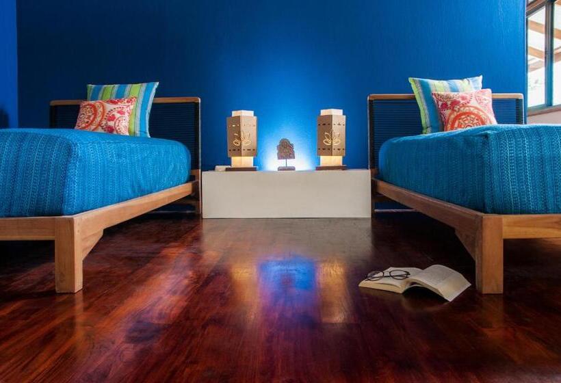 스위트 킹사이즈 침대, Blue Osa Beach Resort & Spa