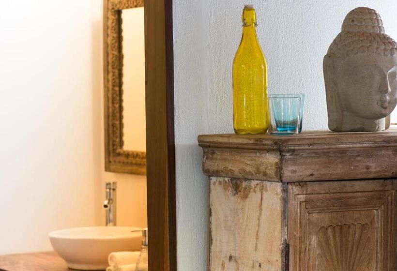 اتاق سه نفره دلوکس با چشمانداز دریا, Blue Osa Beach Resort & Spa