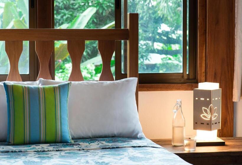 اتاق سه نفره دلوکس با چشمانداز دریا, Blue Osa Beach Resort & Spa