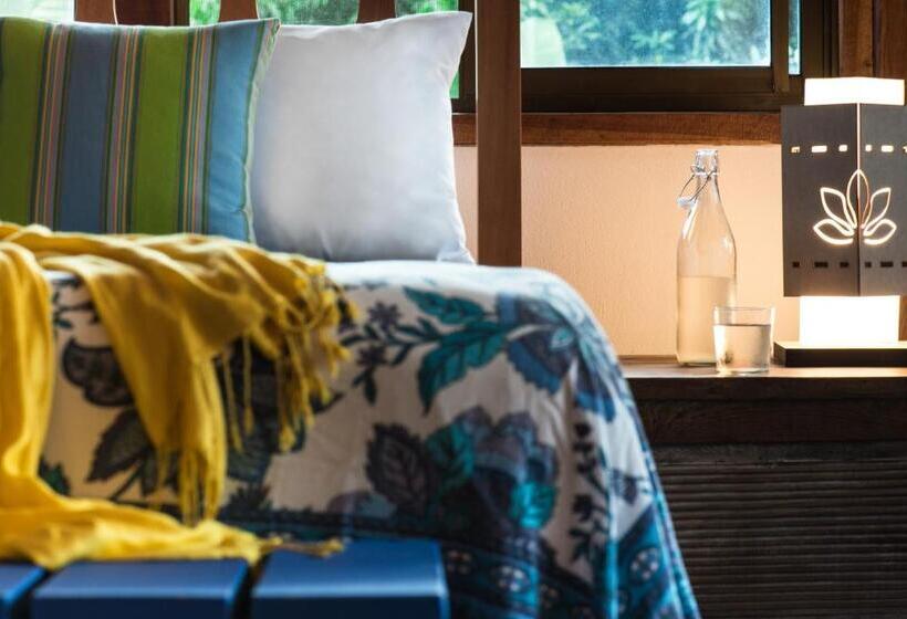 اتاق سه نفره دلوکس با چشمانداز دریا, Blue Osa Beach Resort & Spa