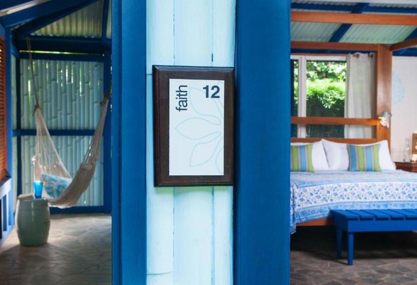 بانگلوی استاندارد, Blue Osa Beach Resort & Spa