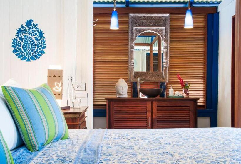 بانگلوی استاندارد, Blue Osa Beach Resort & Spa