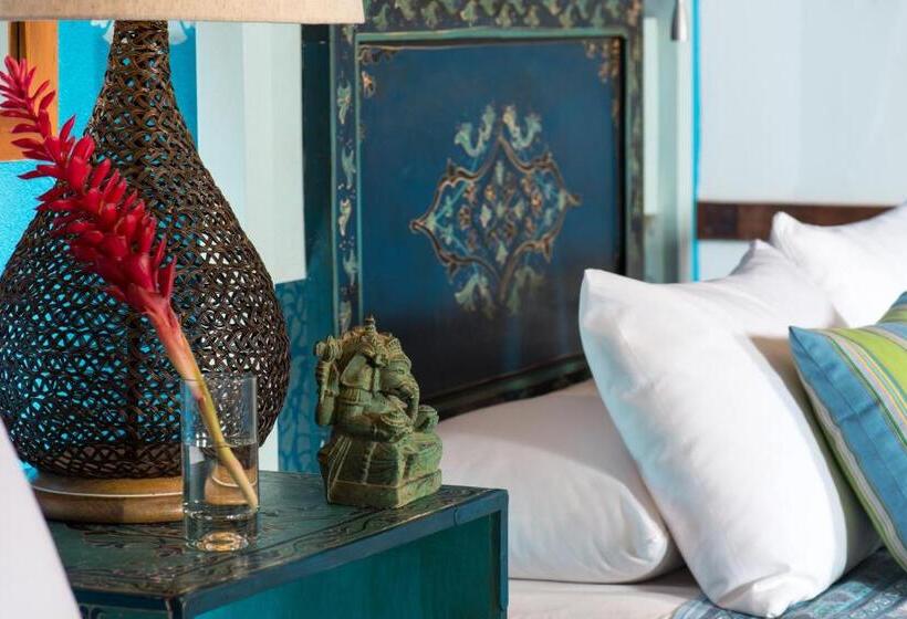 اتاق لوکس, Blue Osa Beach Resort & Spa