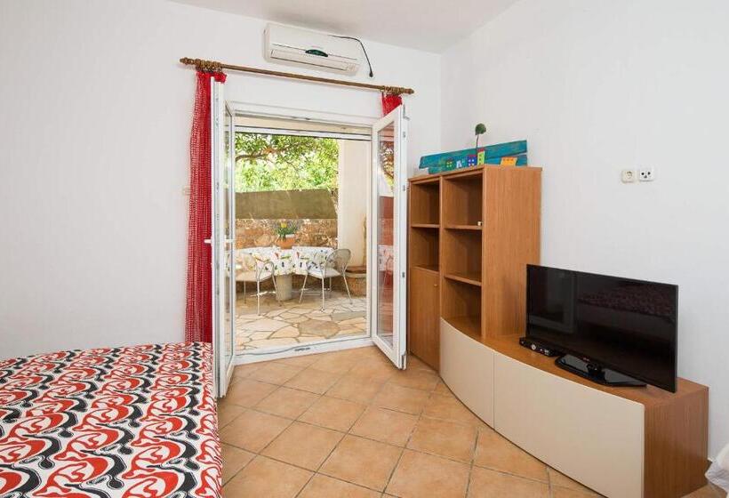 דירת חדר, Pansion Marjan