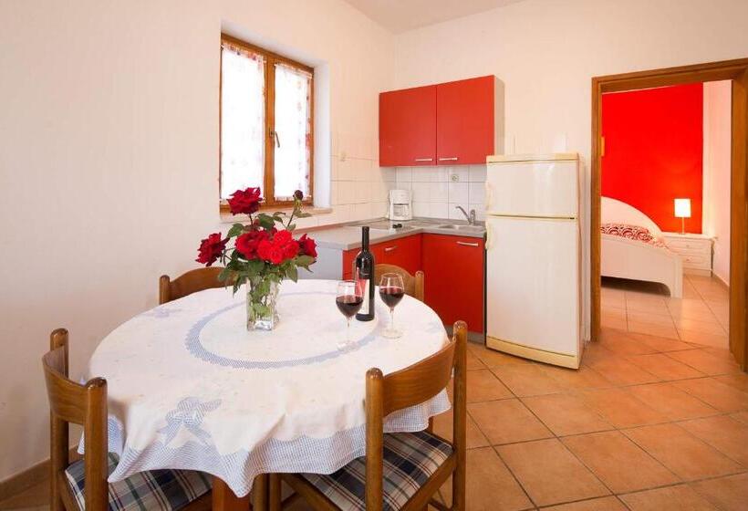 דירת חדר, Pansion Marjan