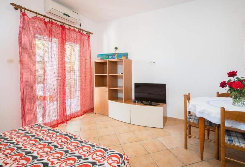 דירת חדר, Pansion Marjan