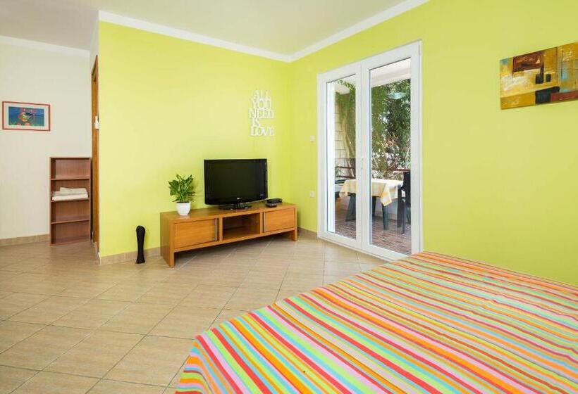 דירה בת חדר שינה 1 עם מרפסת, Pansion Marjan