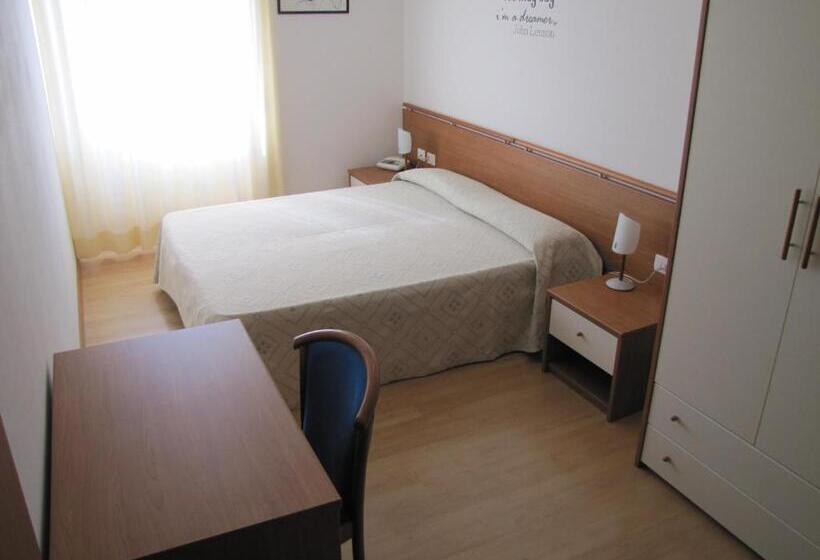 חדר סטנדרט, Scaranò