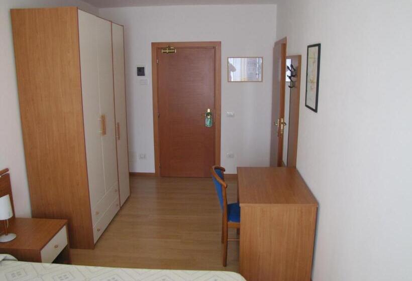 חדר סטנדרט, Scaranò