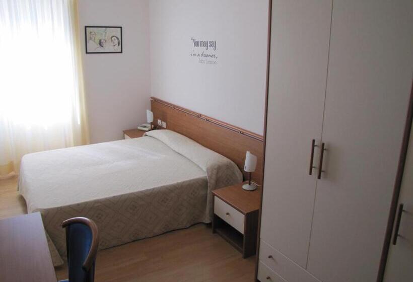 חדר סטנדרט, Scaranò