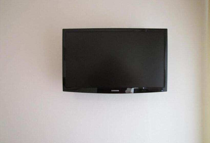 חדר סטנדרט לשלושה, Scaranò