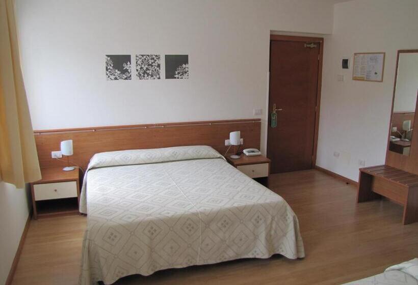 חדר סטנדרט לשלושה, Scaranò