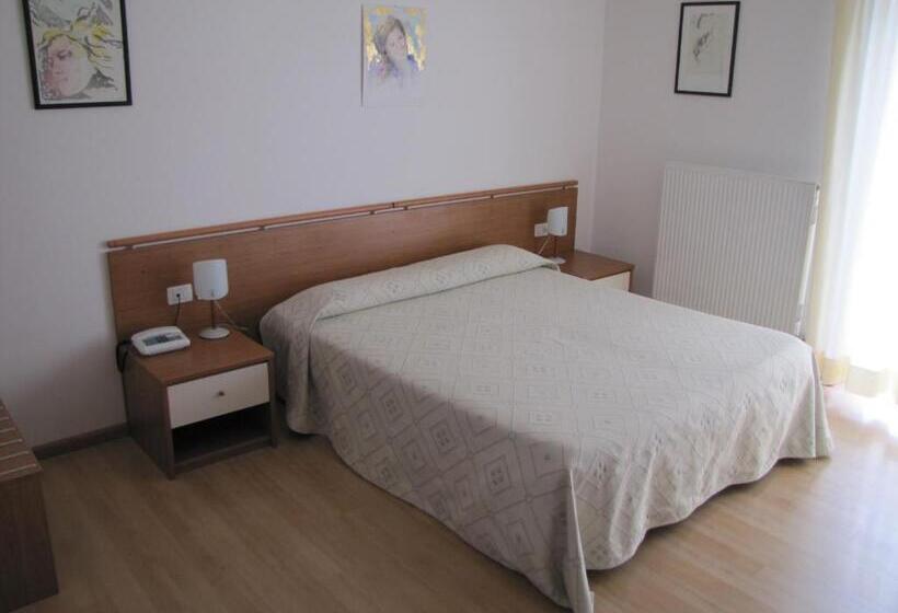 Classic room with balcony, Scaranò