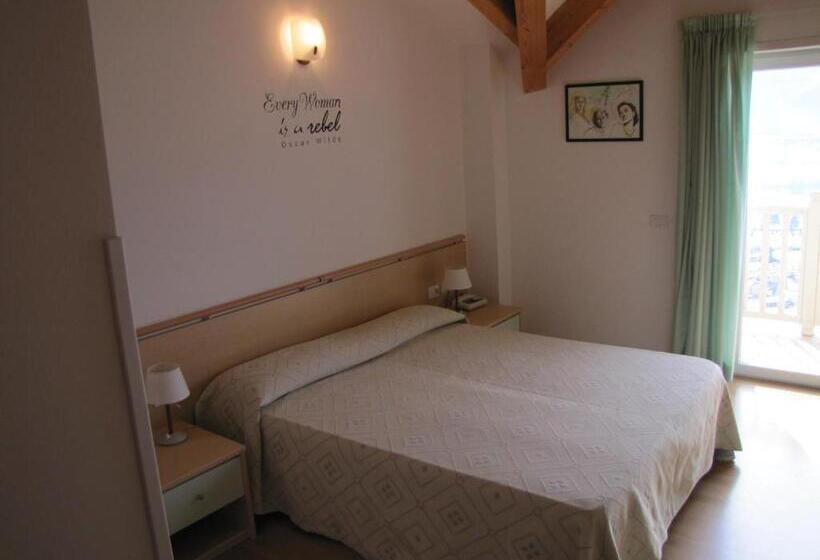 חדר סטנדרט לשלושה עם מרפסת, Scaranò