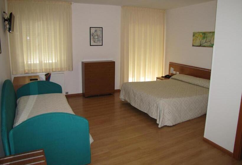 חדר סטנדרט לשלושה עם מרפסת, Scaranò