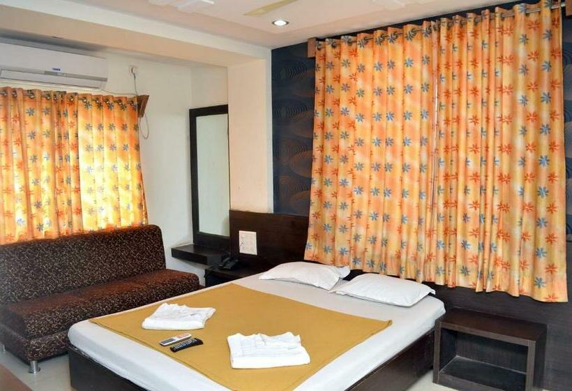 Deluxe Rum, Sai Kamal