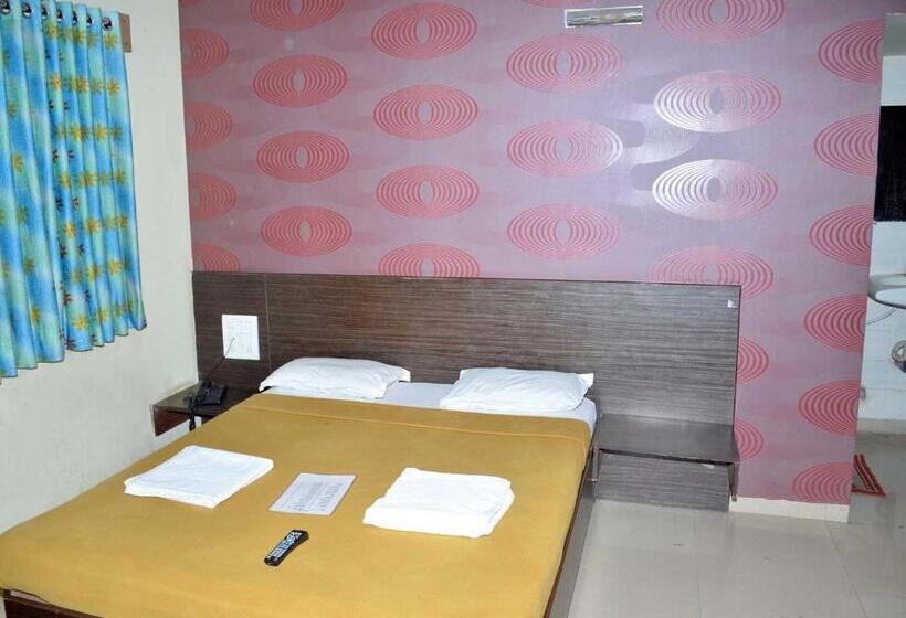 Fyrbädds Deluxerum, Sai Kamal