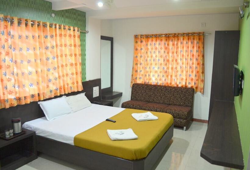 Deluxe Rum, Sai Kamal