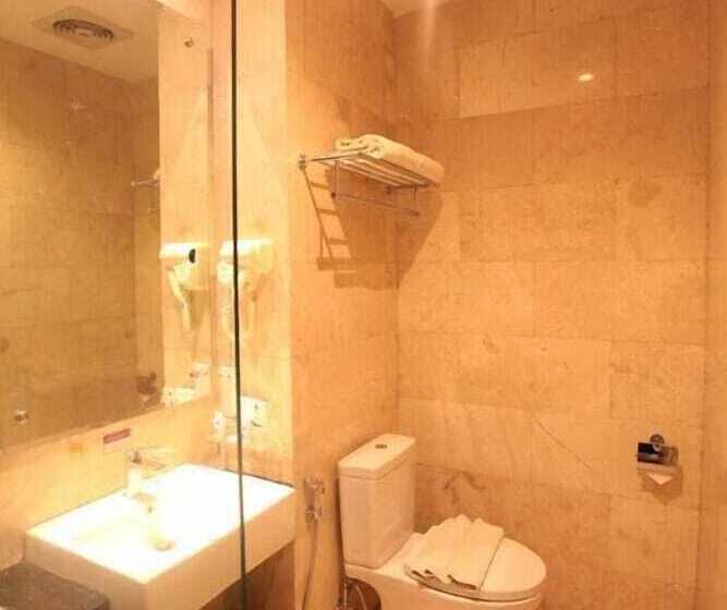 이그제큐티브 룸 킹사이즈 침대, W Three Premier Hotel Lagaligo