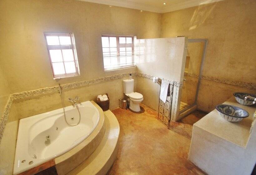 סוויטה דלוקס, The Wardrobe Guest House