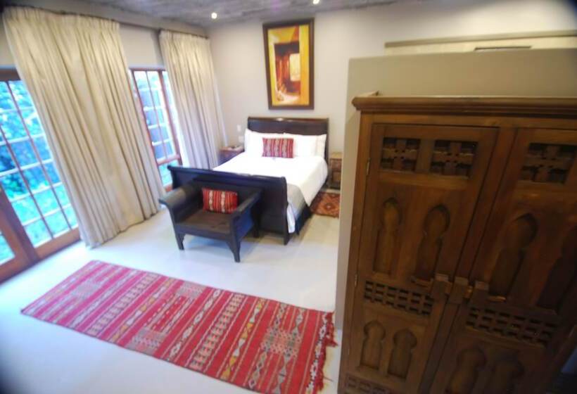 סוויטה דלוקס, The Wardrobe Guest House