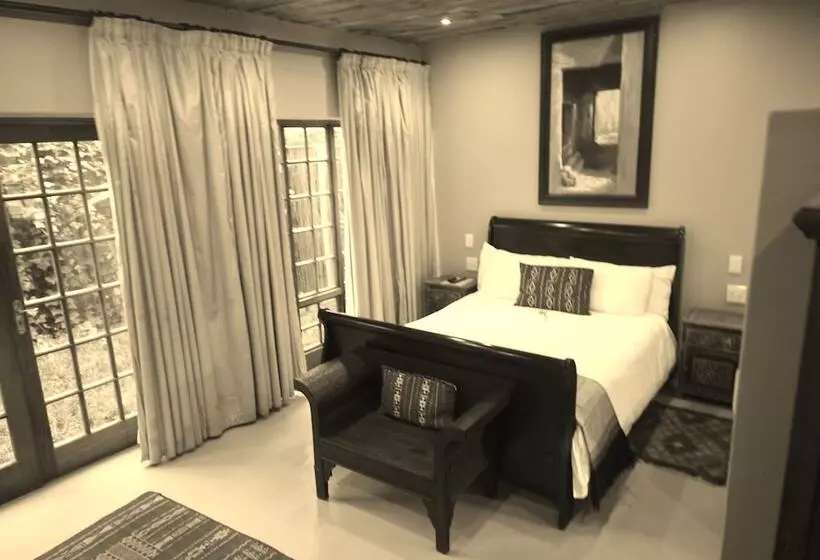 デラックススイート, The Wardrobe Guest House