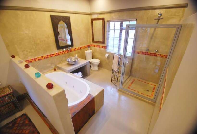 סוויטה דלוקס, The Wardrobe Guest House