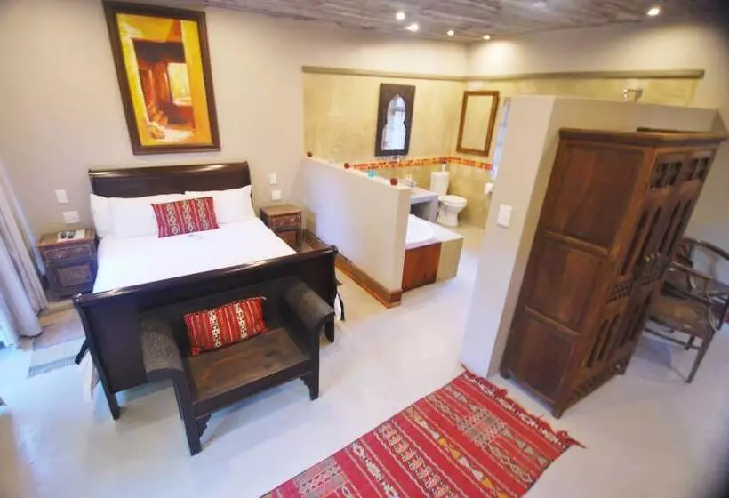 デラックススイート, The Wardrobe Guest House