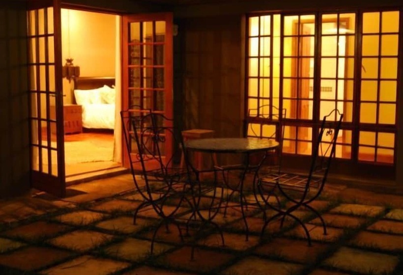 סוויטה דלוקס, The Wardrobe Guest House