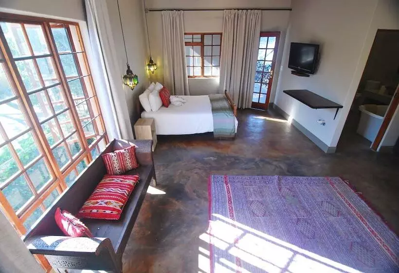スーペリアトリプルルーム, The Wardrobe Guest House