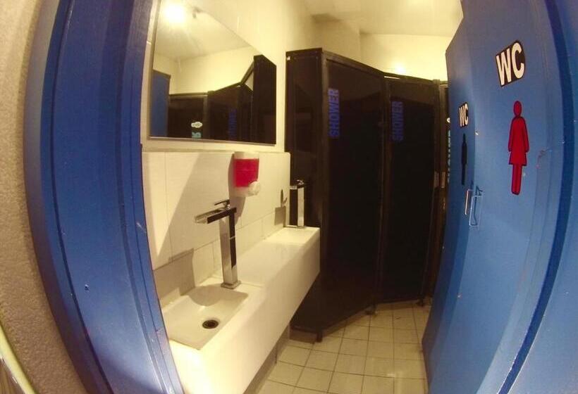 浴室共有のエコノミールーム, Roomies Hostel Roma