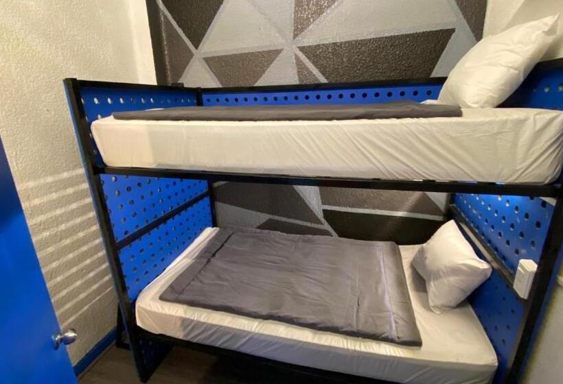 浴室共有のエコノミールーム, Roomies Hostel Roma