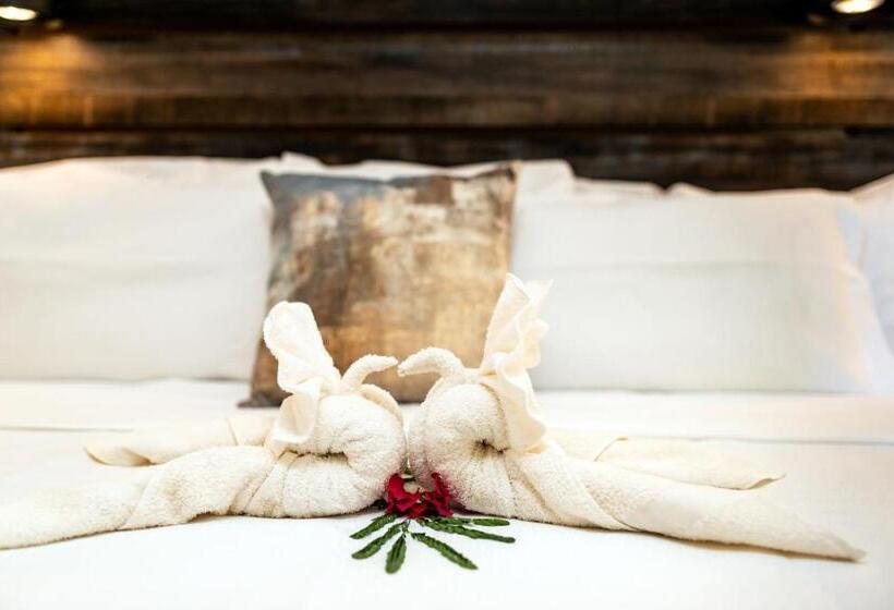 سوییت لوکس, Baker's Suites