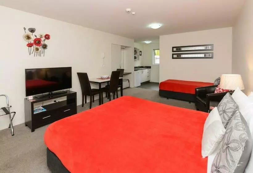 استودیوی استاندارد, Ellena Court Motel