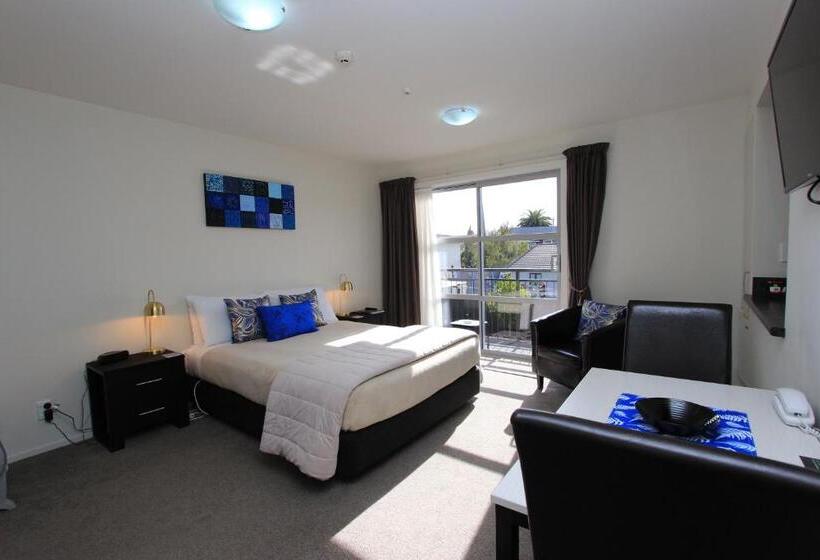 Студия Стандарт, Ellena Court Motel