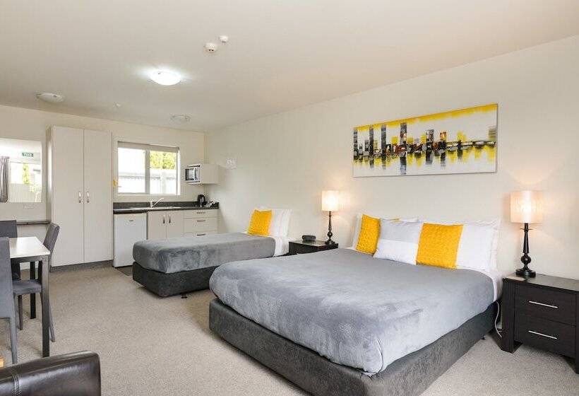 スタンダードスタジオ, Ellena Court Motel