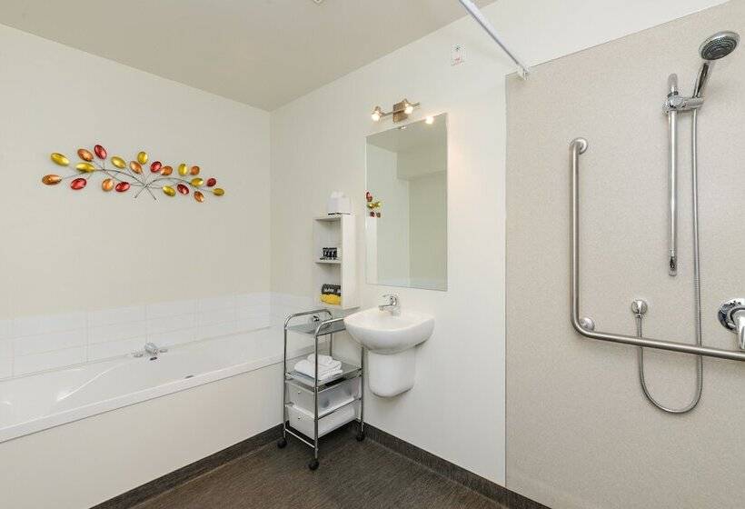 スタンダードスタジオ, Ellena Court Motel