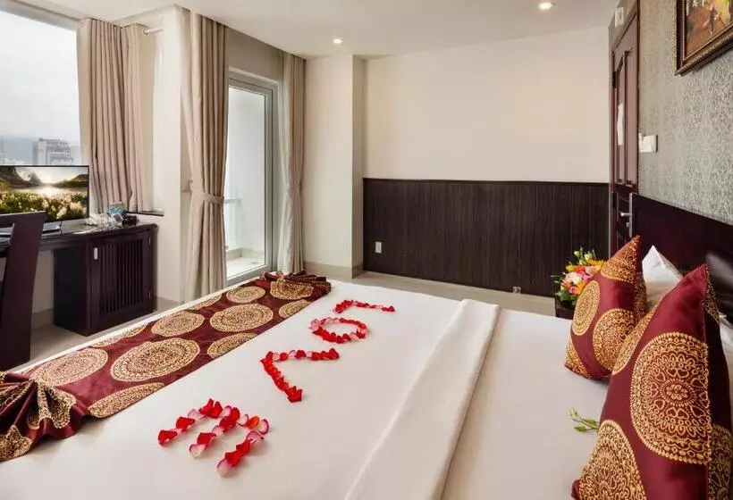 اتاق لوکس با بالکن, Azura