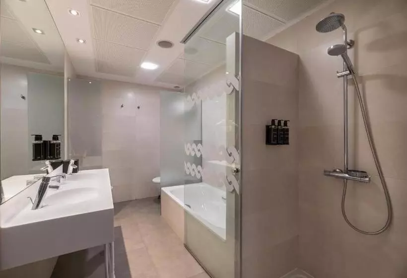 اتاق خانوادگی, Eurostars Vía De La Plata