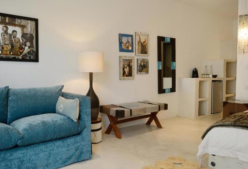 Deluxe Room, Latitude 15 Degrees