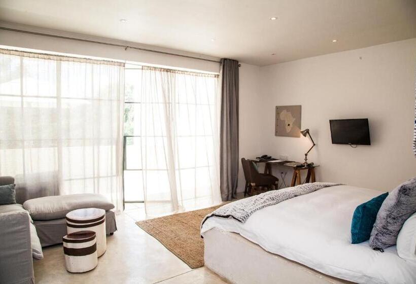 Deluxe Room, Latitude 15 Degrees