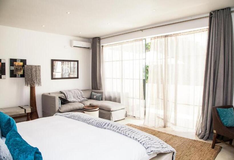 Deluxe Room, Latitude 15 Degrees