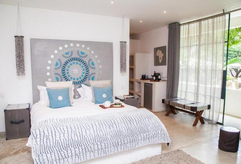 Deluxe Room, Latitude 15 Degrees