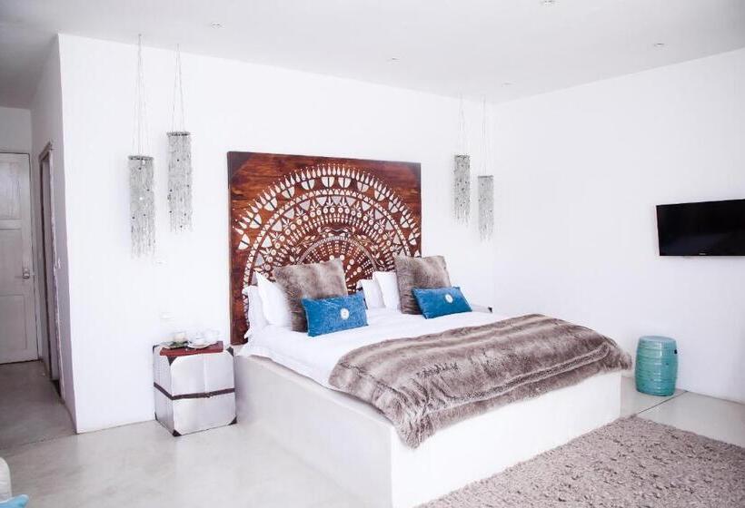 Deluxe Room, Latitude 15 Degrees