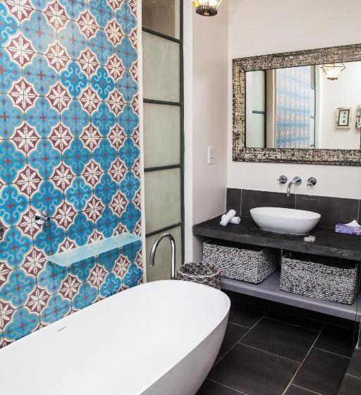 Deluxe Room, Latitude 15 Degrees