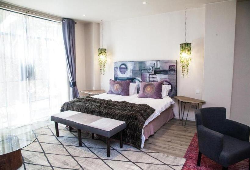 Deluxe Room, Latitude 15 Degrees