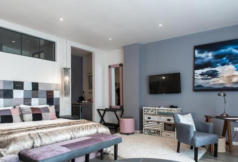 Deluxe Room, Latitude 15 Degrees