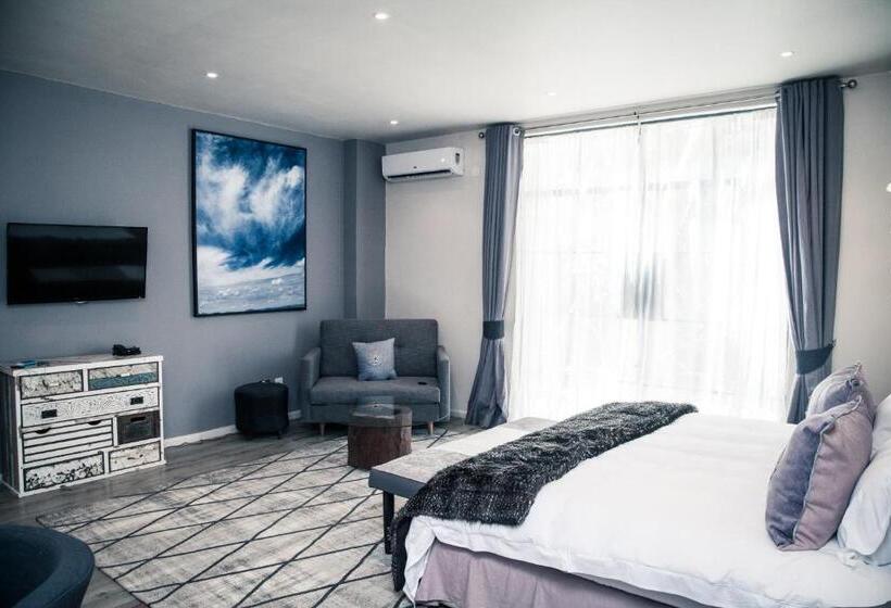 Deluxe Room, Latitude 15 Degrees