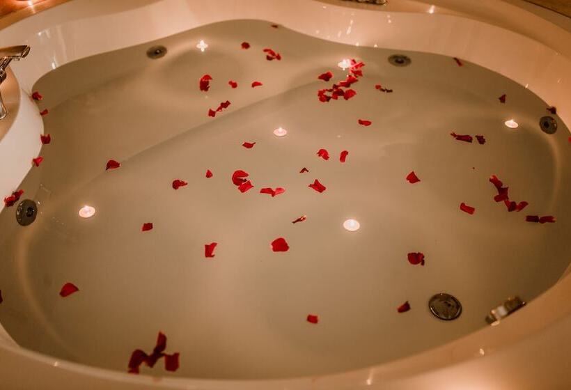 패밀리 룸, Ortahisar Cave