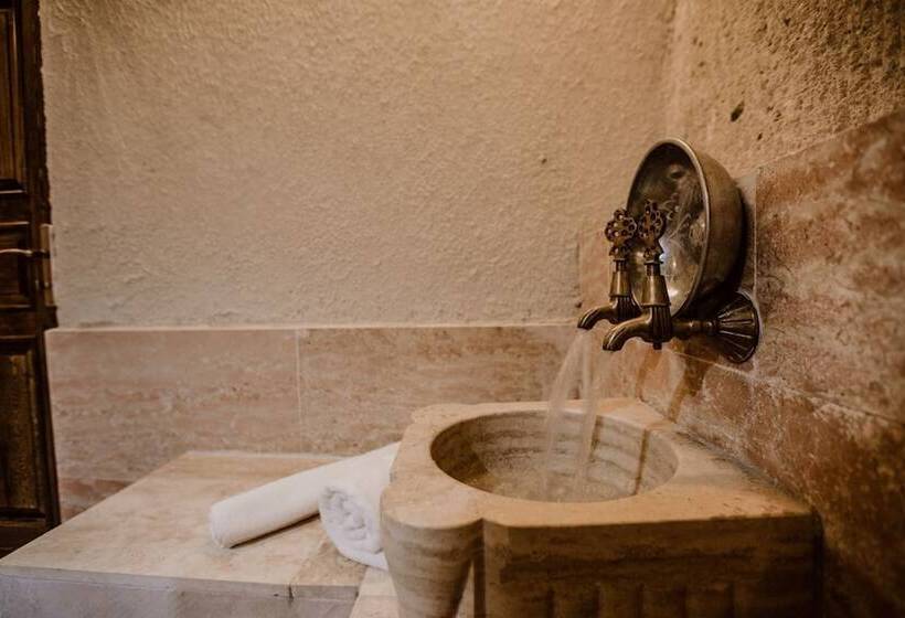 패밀리 룸, Ortahisar Cave